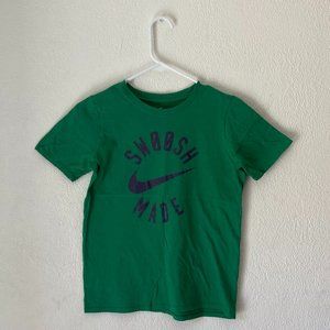 5/$25 Boys Nike Green T-Shirt 100% Cotton Size M